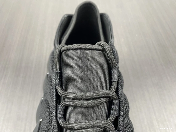 400 ADIDAS YEEZY H68032 0812